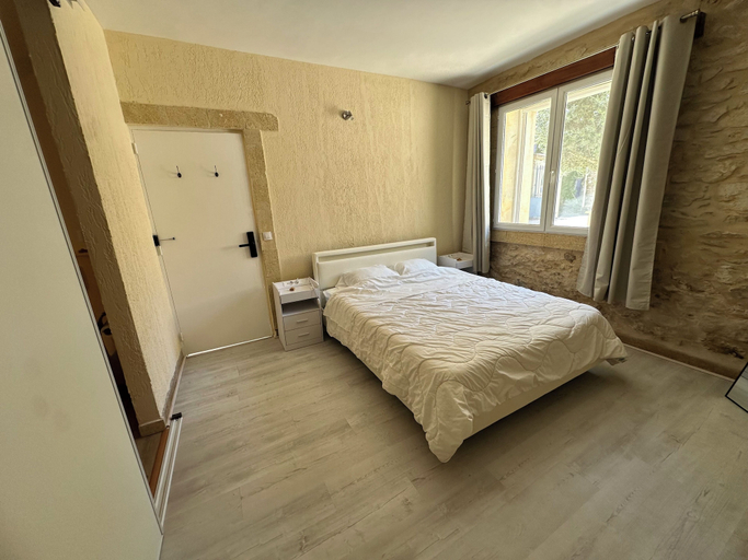 Room 4, GREG HOUSE, Gard