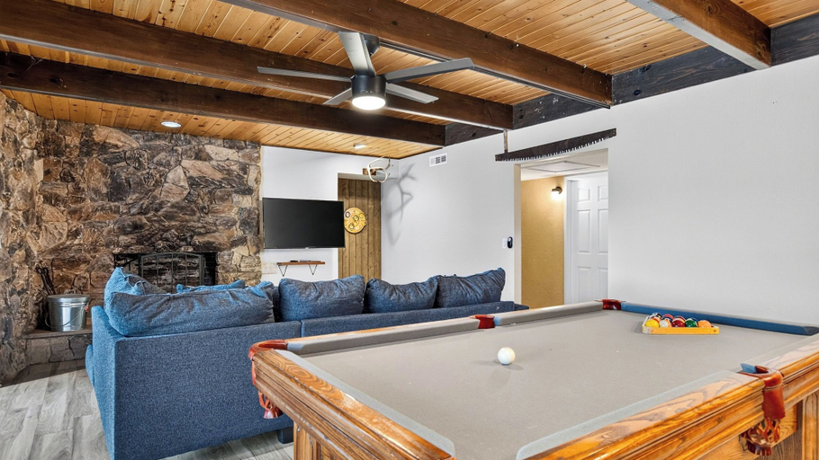 Interior 3, North Bay Chalet by Avantstay A-frame + Pool Table + Fire Pit + BBQ Deck Minutes to the Lake, San Bernardino
