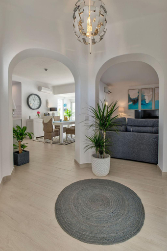 3, 66 ADM Clara Beautifully Renovated Villa, Lagoa