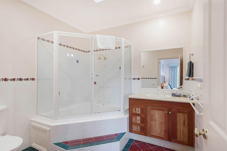 Bathroom 5, Robyns Nest Lakeside Resort, Bega Valley