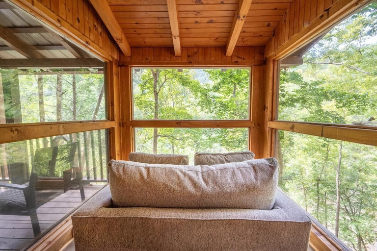 Living area 5, Manna, Blount