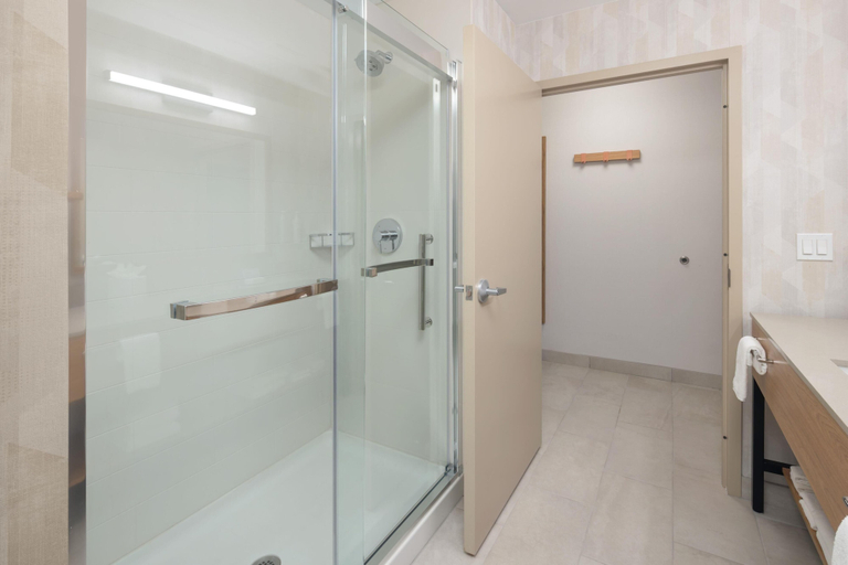 Bathroom 4, Hampton Inn & Suites Berkshires-Lenox, Berkshire
