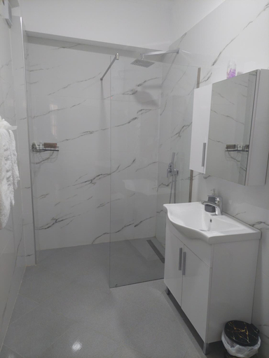 Bathroom 2, Godard Apartments, Vlorës