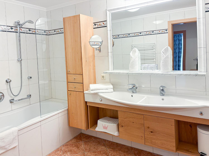 Bathroom 3, Hotel Taxerhof, Sankt Johann im Pongau