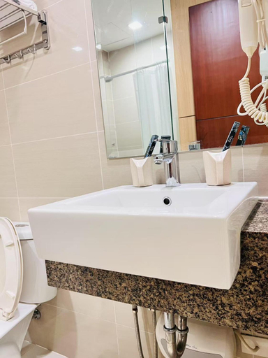 Bathroom 3, ONE UPTOWN (BGC), Taguig