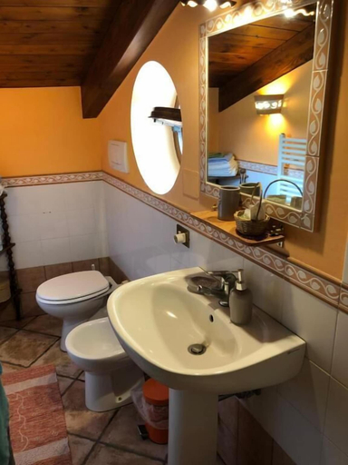 Bathroom 3, L'Olivara, Napoli