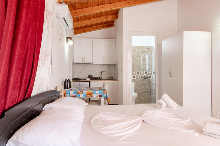 Bedroom 2, Nino's rooms, Sarandës