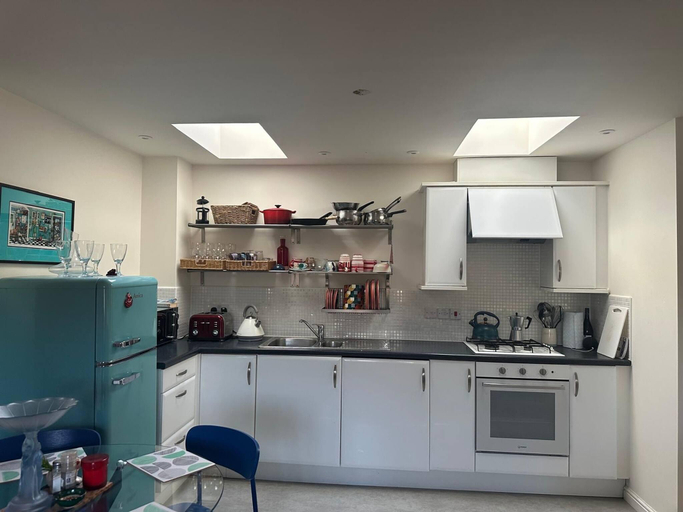 Kitchen 3, Super comfy, convenient two bedroom apartment, Wiltshire