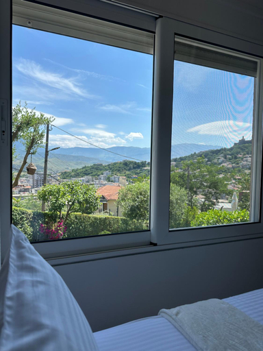 Others 5, Ilvi Guesthouse, Gjirokastrës
