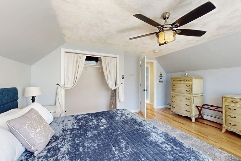 Room 2, Dog-friendly Home With Deck, Pool Table, & Firepit - Walk to Downtown Boothbay, Lincoln