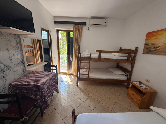 Bedroom, Elisabeta Apartments, Sarandës