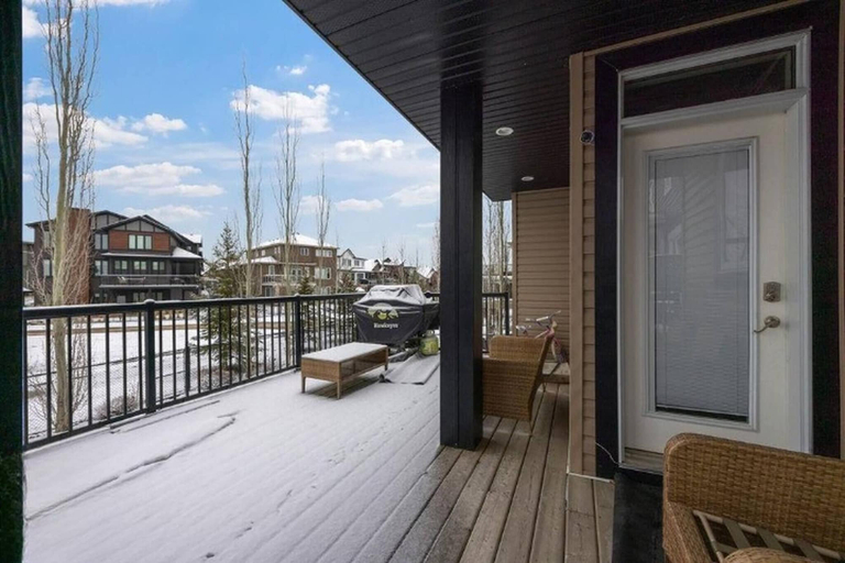 Property grounds, Luxury 4BR and 3,5 Bath in Beautiful Neighborhood, Division No. 11