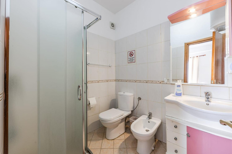 Bathroom 3, Vollga Promenade Apartments with Full Sea and Old Town View, Durrësit
