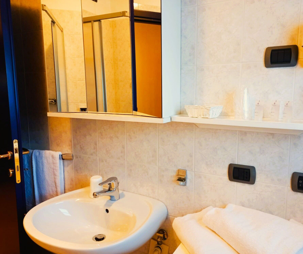 Bathroom, Residence Biancaneve, Sondrio
