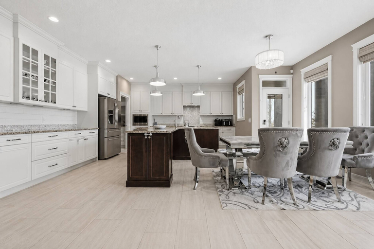 Dining room, Luxury 4BR and 3,5 Bath in Beautiful Neighborhood, Division No. 11
