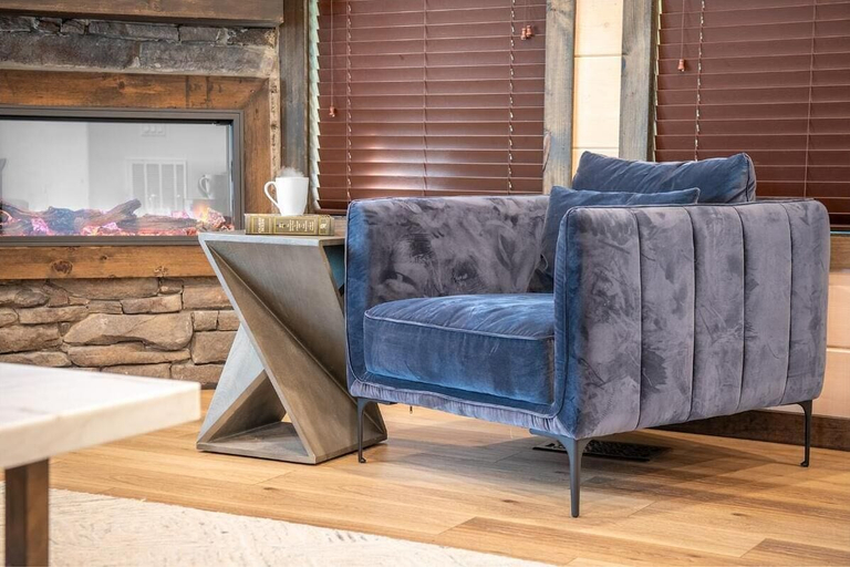 Interior 5, Smoky Mountain Sapphire, Sevier
