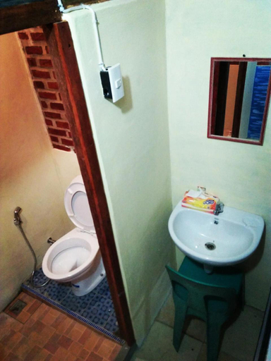 Bathroom 5, Salty Dog Hostel, South Nias