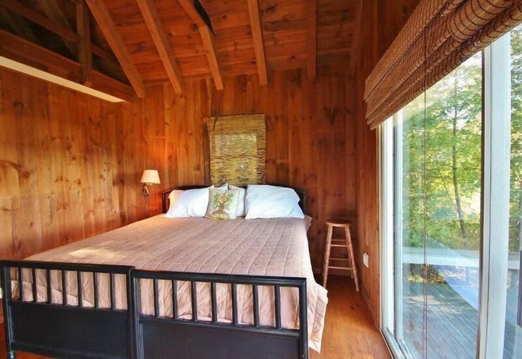 Room 4, Tideriver, Waterfront Cottage in Maine, Knox