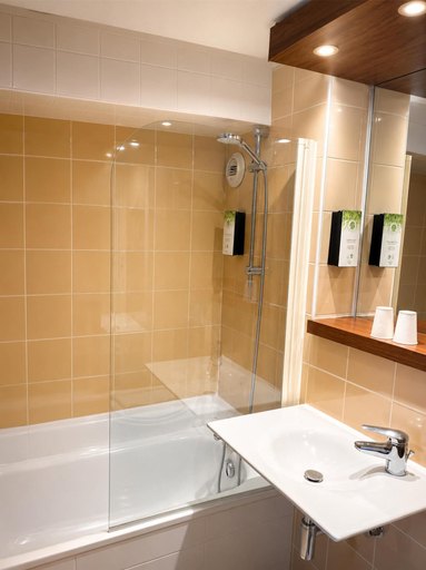 Bathroom 3, Hotel Kyriad Saint-Malo Ouest-Dinard, Ille-et-Vilaine