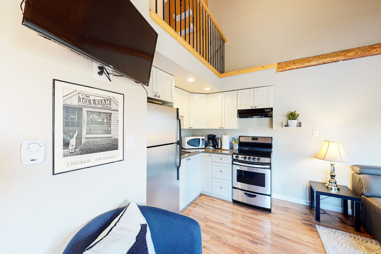 Private kitchen 2, Lac Le Jeune Cabins by Okanagan Premier, Thompson-Nicola