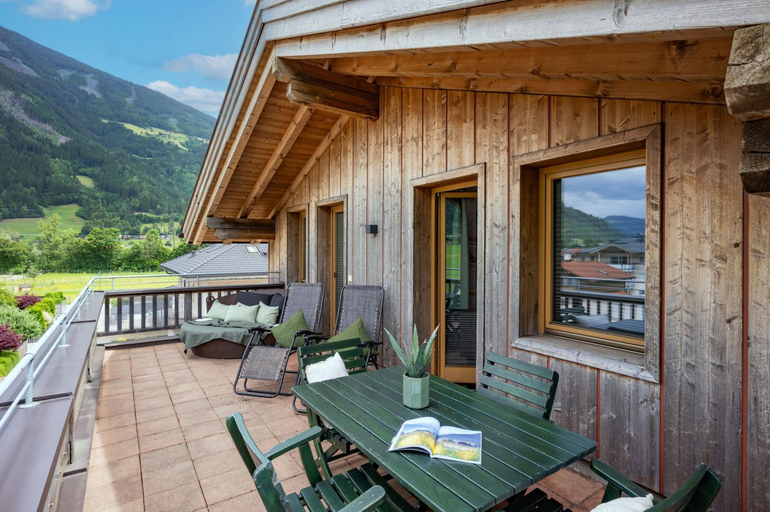 Others 2, Apart Hartl, Schwaz