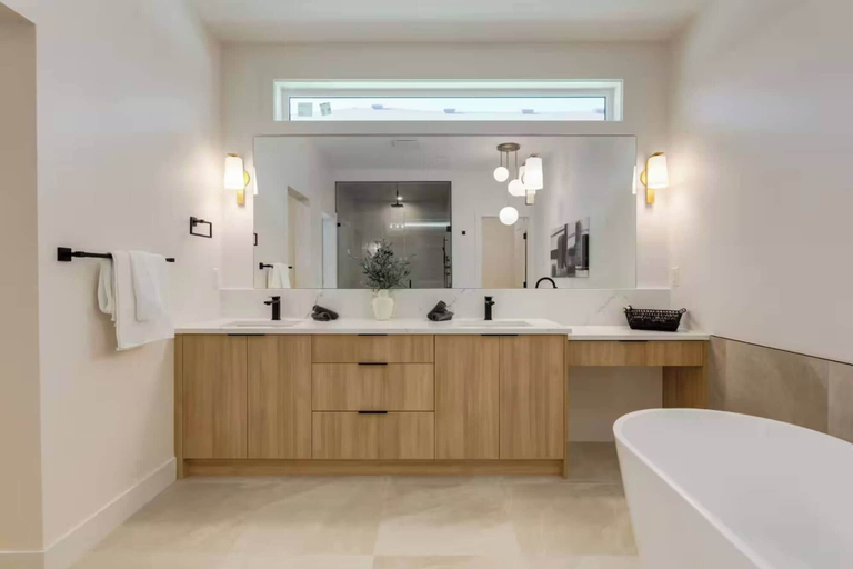 Bathroom 3, Luxuria Vibe & Vogue 5 Bdrm Near Lake!, Division No. 6
