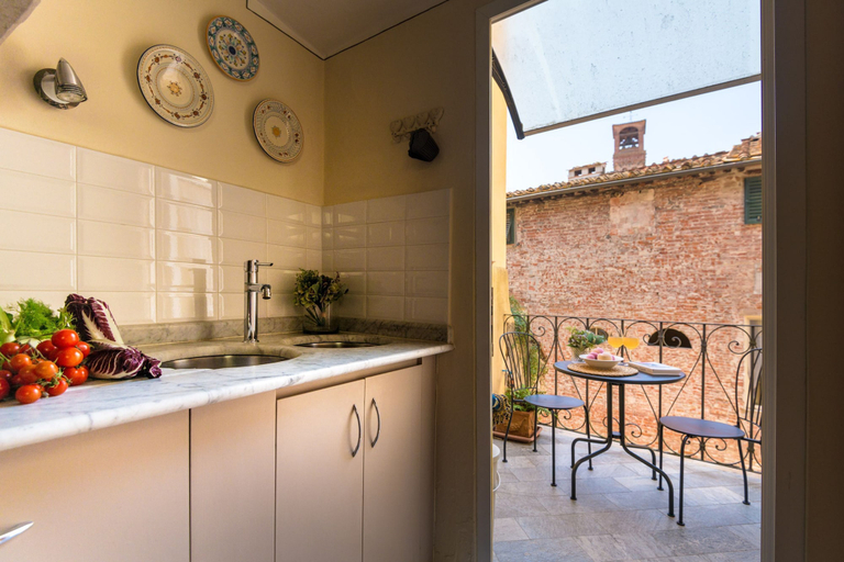 Room 2, Fatinelli 10 A Charming Abode With Terrace, Lucca