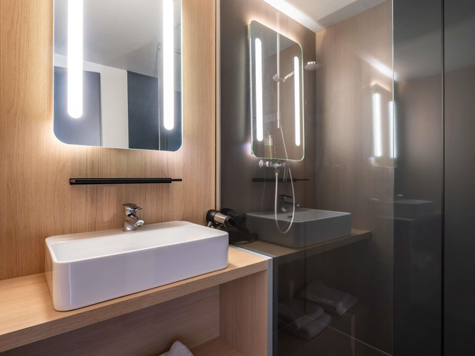 Bathroom 4, ibis Issoire, Puy-de-Dôme