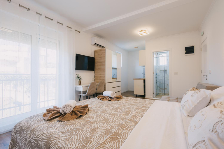 Bedroom 2, Deshira Apartments