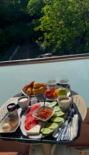 Food & Drinks