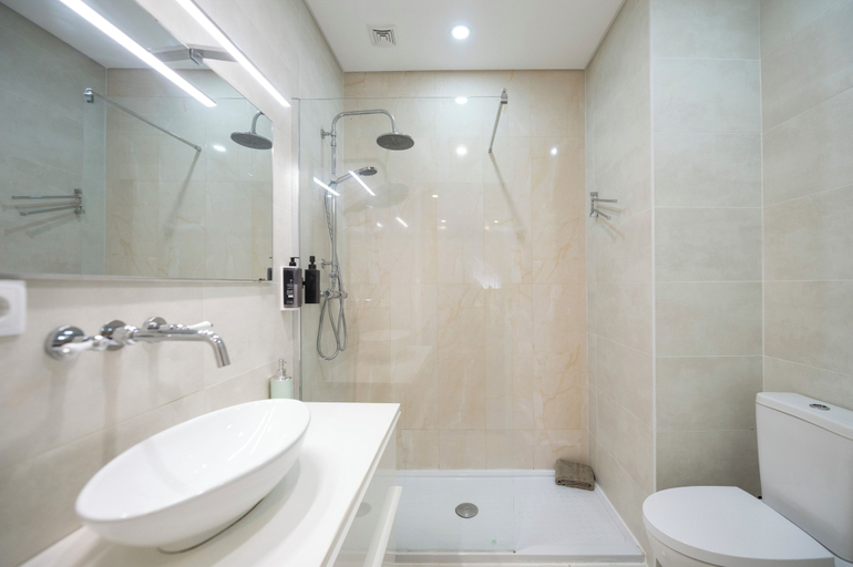 Bathroom 4, A-MO Porto by Trip2Portugal, Porto