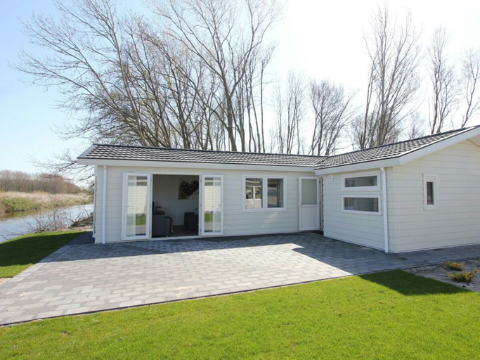 Exterior 3, Holiday Home in Halfweg With Terrace, Haarlemmerliede c.a.