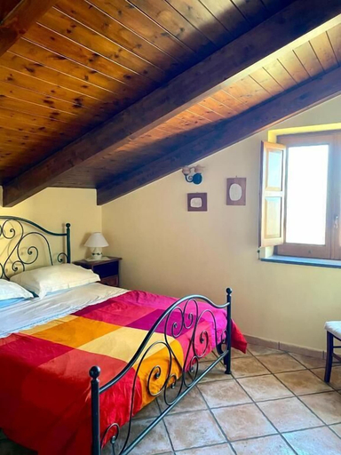 Bedroom 2, L'Olivara, Napoli