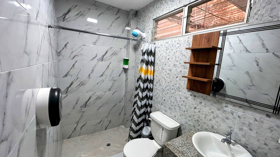 Bathroom 2, NCG SUITE ATARAZANA, Guayaquil