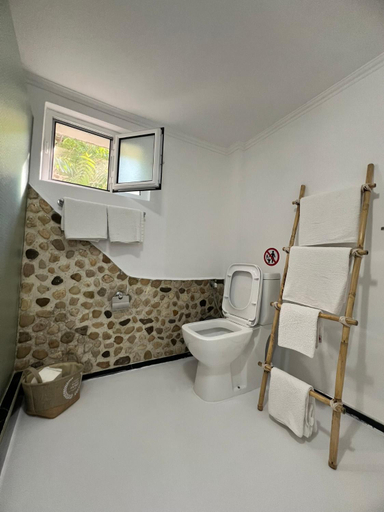 Bathroom 2, Himalayas, Gjirokastrës