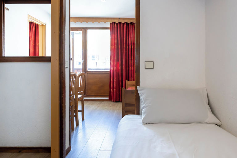 Bedroom 2, Odalys Residence le hameau du Borsat, Savoie