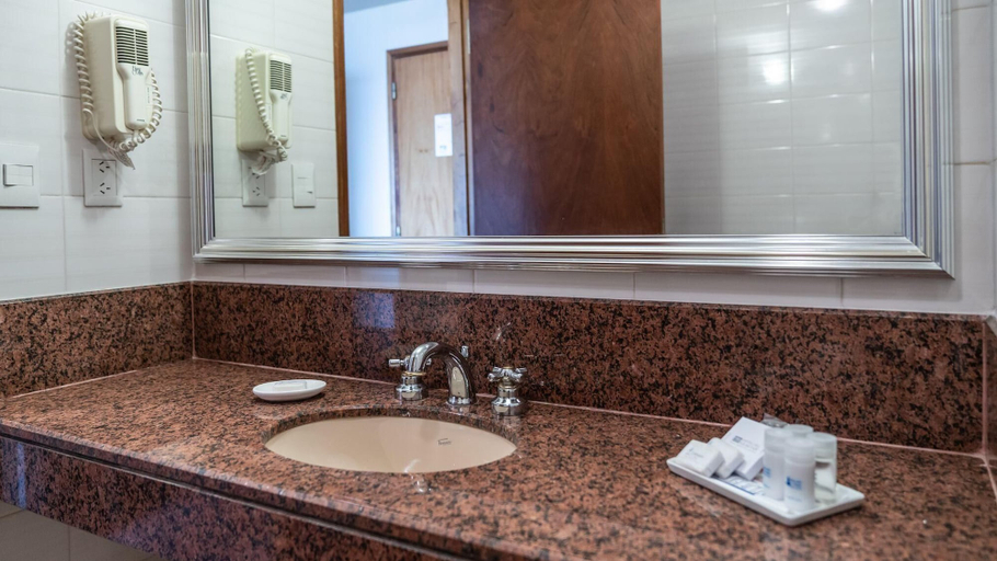 Bathroom 4, Hotel del Glaciar, Ushuaia