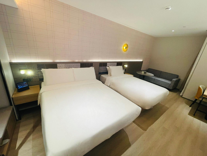Bedroom 2, Home Inn Plus Shanghai Xintiandi Lujiabang Road Metro Station, Shanghai