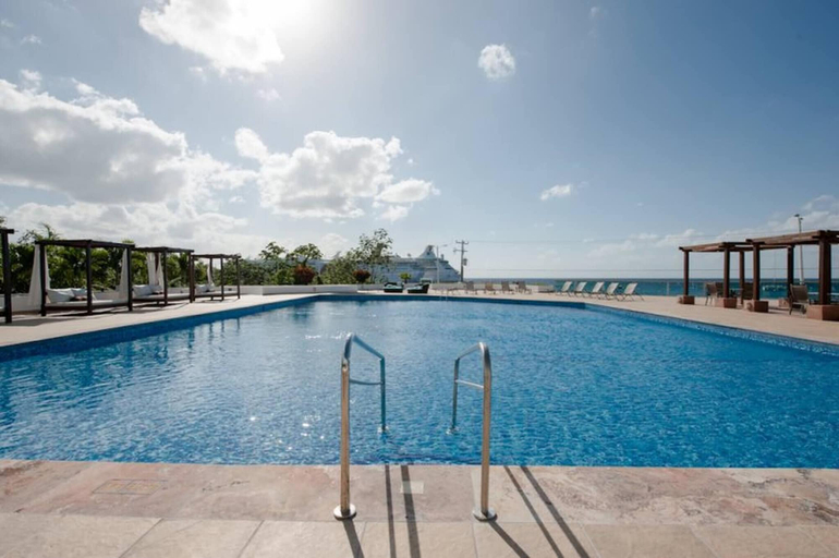 Pool 3, Incredible! Spacious Apartment Just Steps From the sea, Cozumel