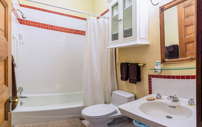 Bathroom 4, A Cowslip's Belle Inn, Jackson