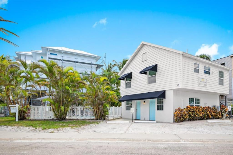 Exterior & Views 1, Parrot Beach Cottages Suite #4, Sarasota