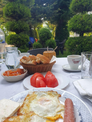 Food & Drinks 3, Camping & Guest House Herges, Pogradecit