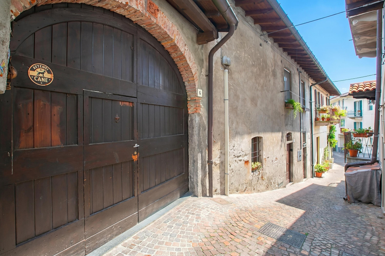 Exterior detail, The Place to Be, Outdoor Dining, Varese
