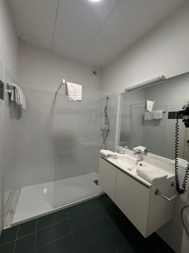 Bathroom 3, Hobbit Hotel Brussels Airport Zaventem, Vlaams Brabant