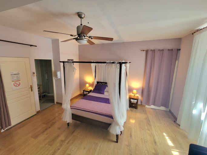 Bedroom 3, Maison d'Hôtes Le Cadran Solaire, Charente-Maritime