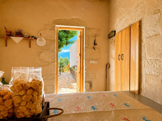 Room 2, Haroupaki 5min to Beach 1 BD 2PL 1BA, Crete