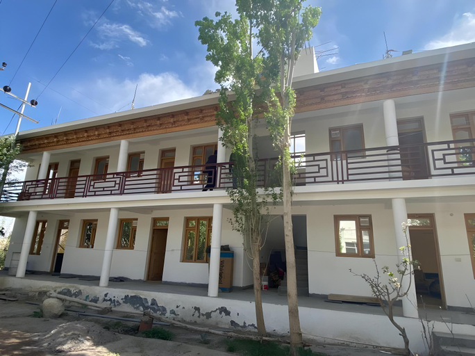 Others 3, Bricabin ApartHotel with Kitchen and Verdant Space, Leh