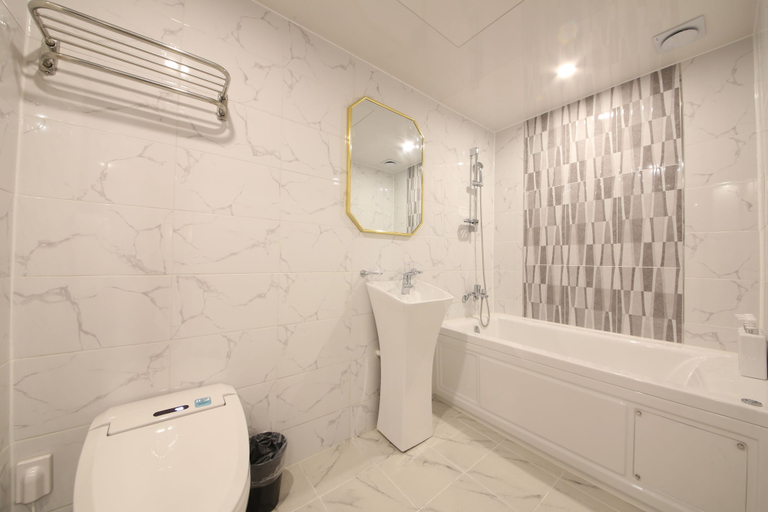 Bathroom 3, Changwon Myeongseodong Namuneulbo Hotel, Changwon