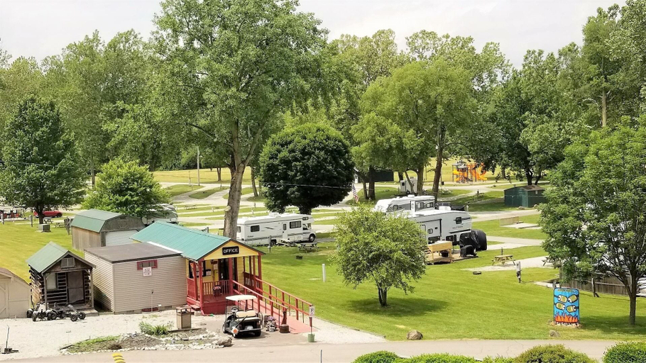 Exterior 4, Muncie RV Resort, Madison