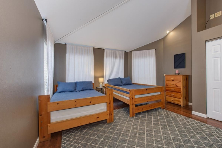Room 2, Z - Gatlinburg Mansion, Sevier